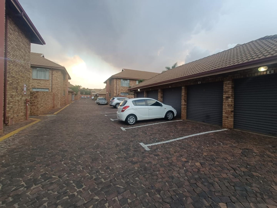 3 Bedroom Property for Sale in Zwartkop Gauteng