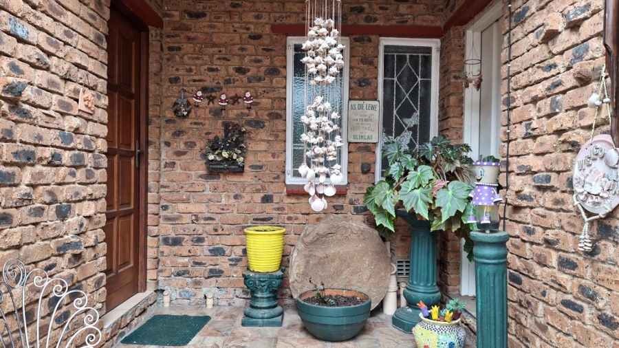 2 Bedroom Property for Sale in Roodekrans Gauteng