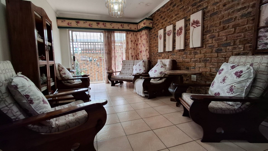 2 Bedroom Property for Sale in Roodekrans Gauteng
