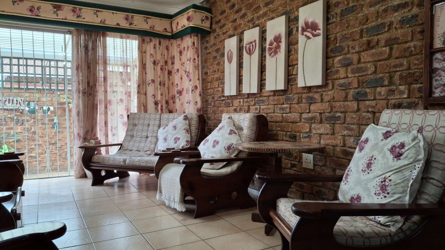 2 Bedroom Property for Sale in Roodekrans Gauteng