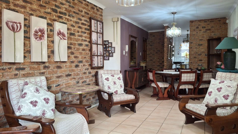 2 Bedroom Property for Sale in Roodekrans Gauteng