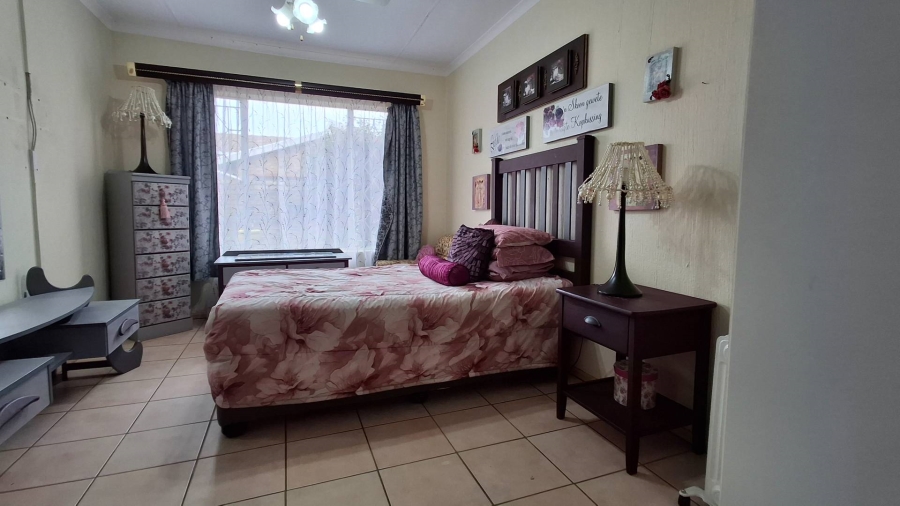2 Bedroom Property for Sale in Roodekrans Gauteng