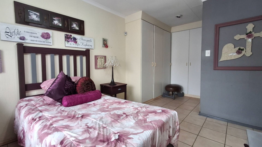 2 Bedroom Property for Sale in Roodekrans Gauteng
