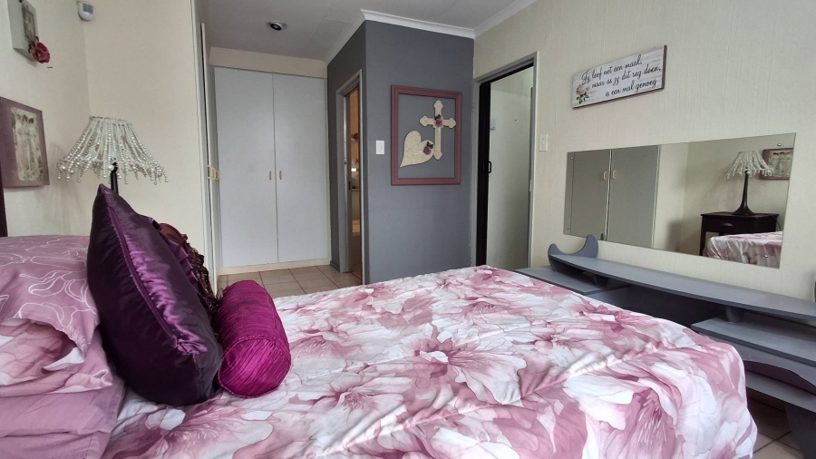 2 Bedroom Property for Sale in Roodekrans Gauteng