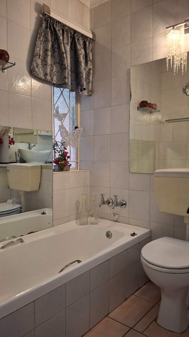 2 Bedroom Property for Sale in Roodekrans Gauteng