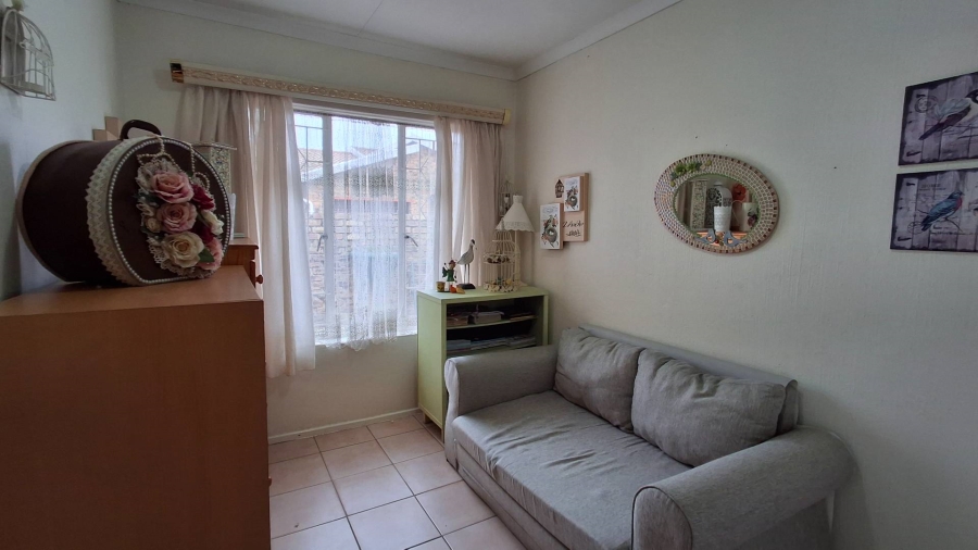2 Bedroom Property for Sale in Roodekrans Gauteng