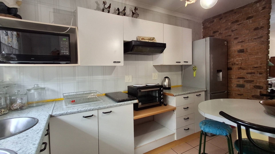 2 Bedroom Property for Sale in Roodekrans Gauteng