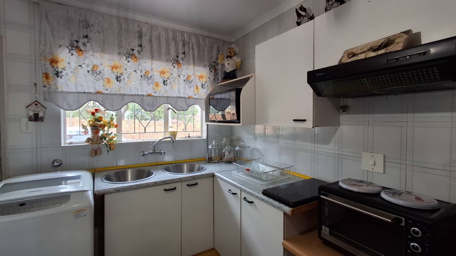 2 Bedroom Property for Sale in Roodekrans Gauteng