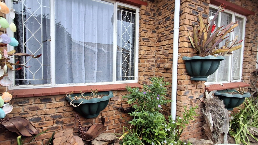 2 Bedroom Property for Sale in Roodekrans Gauteng