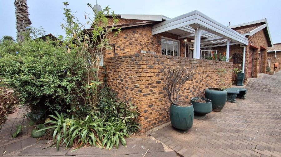 2 Bedroom Property for Sale in Roodekrans Gauteng