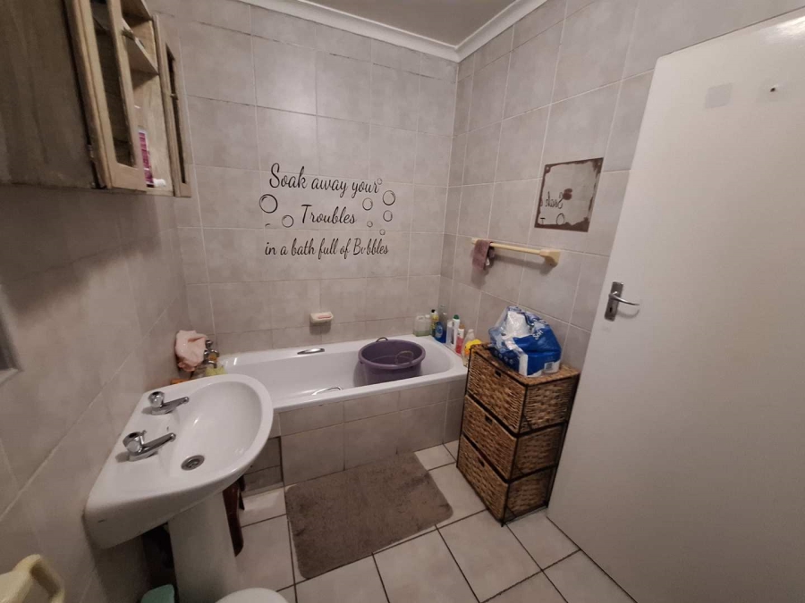 To Let 3 Bedroom Property for Rent in Groblerpark Gauteng