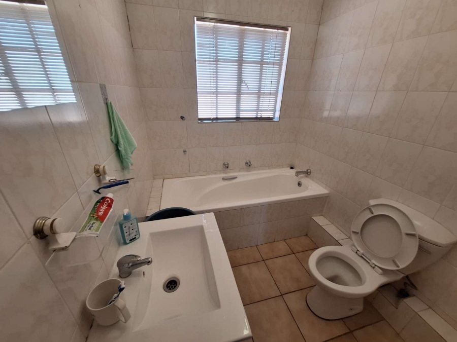 To Let 2 Bedroom Property for Rent in Weltevreden Park Gauteng