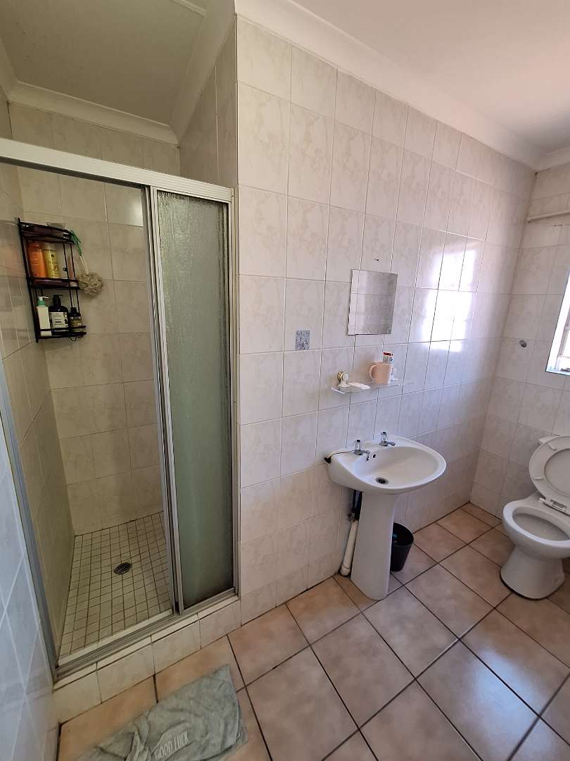 To Let 2 Bedroom Property for Rent in Weltevreden Park Gauteng