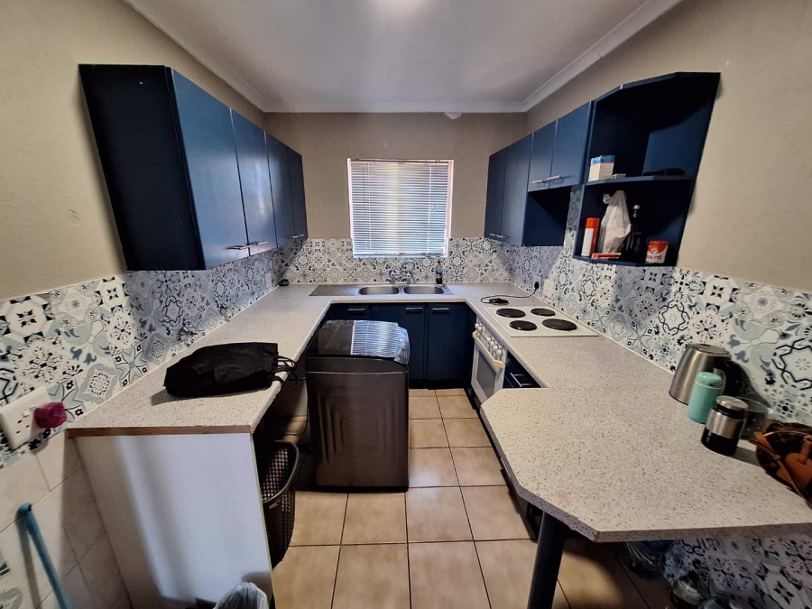 To Let 2 Bedroom Property for Rent in Weltevreden Park Gauteng