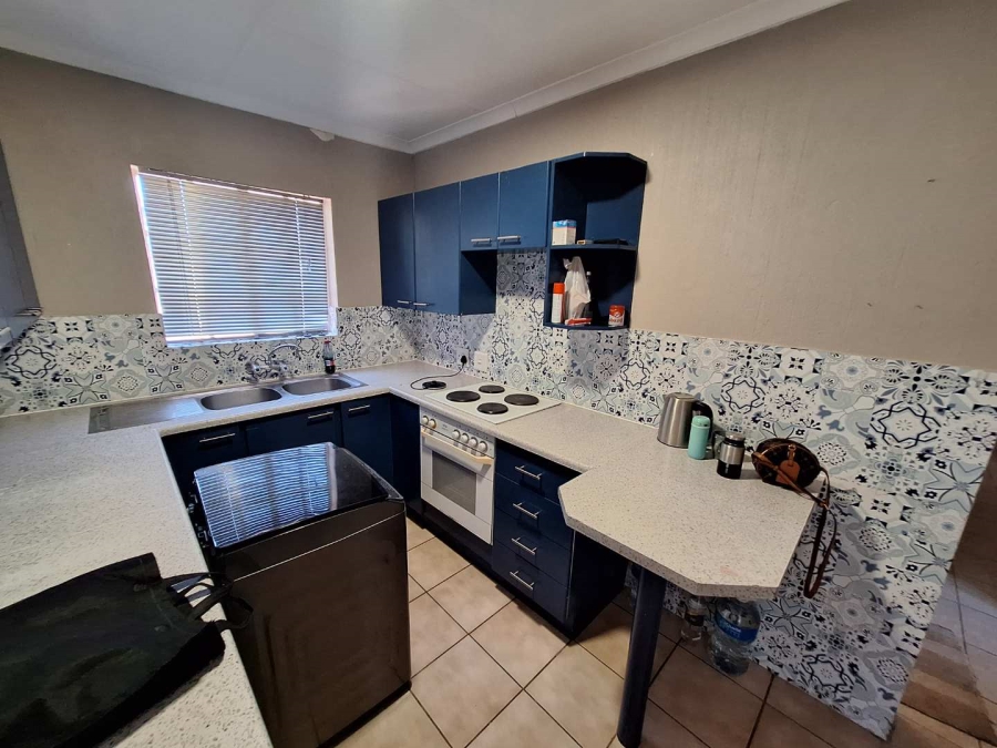 To Let 2 Bedroom Property for Rent in Weltevreden Park Gauteng
