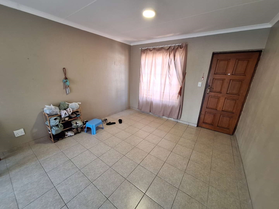 To Let 2 Bedroom Property for Rent in Weltevreden Park Gauteng