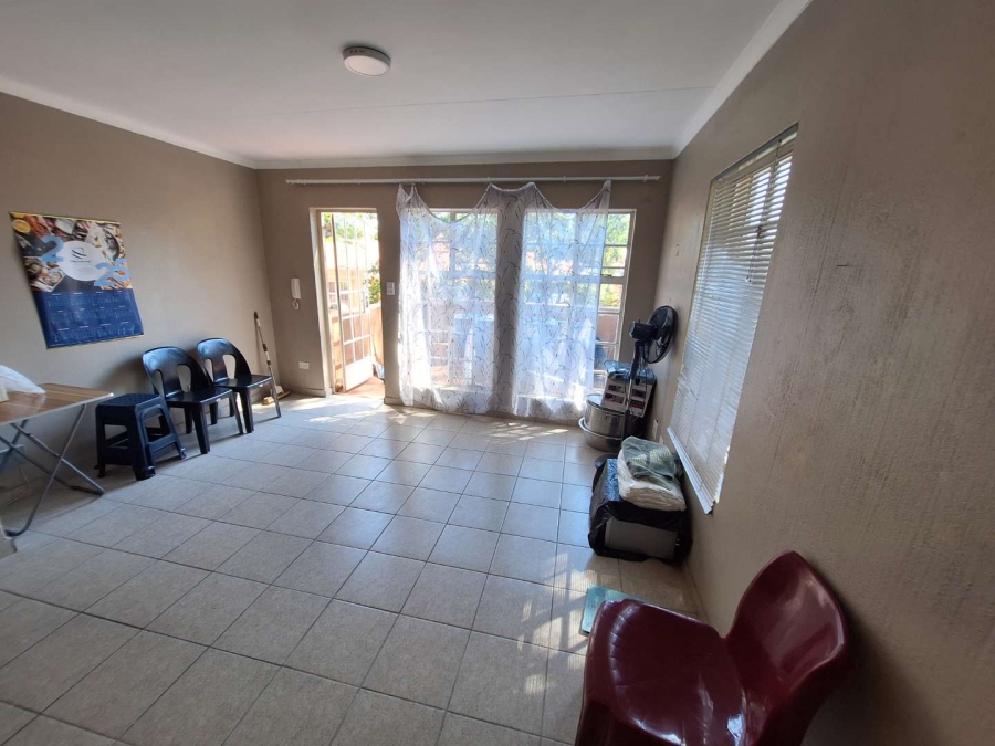 To Let 2 Bedroom Property for Rent in Weltevreden Park Gauteng