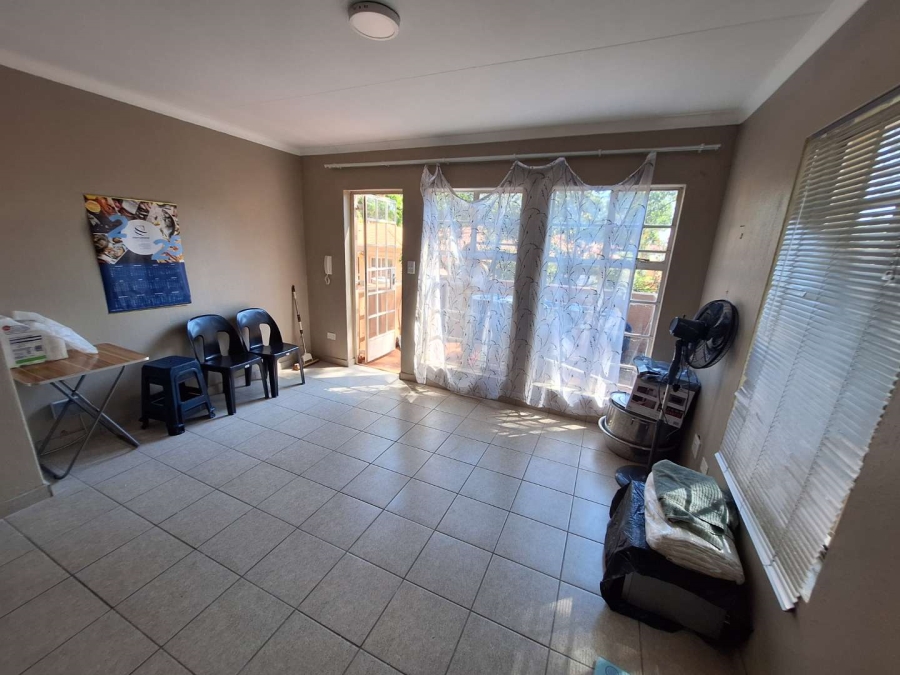 To Let 2 Bedroom Property for Rent in Weltevreden Park Gauteng