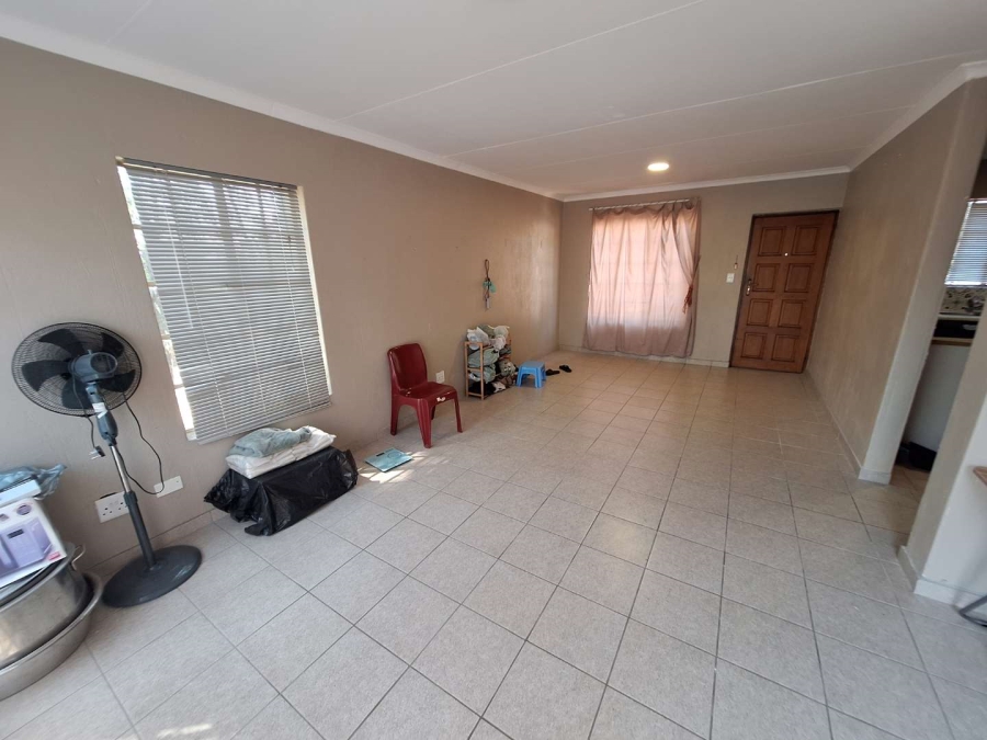 To Let 2 Bedroom Property for Rent in Weltevreden Park Gauteng