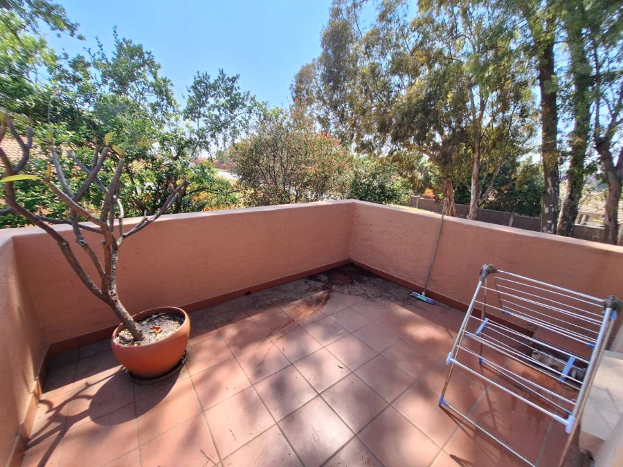 To Let 2 Bedroom Property for Rent in Weltevreden Park Gauteng