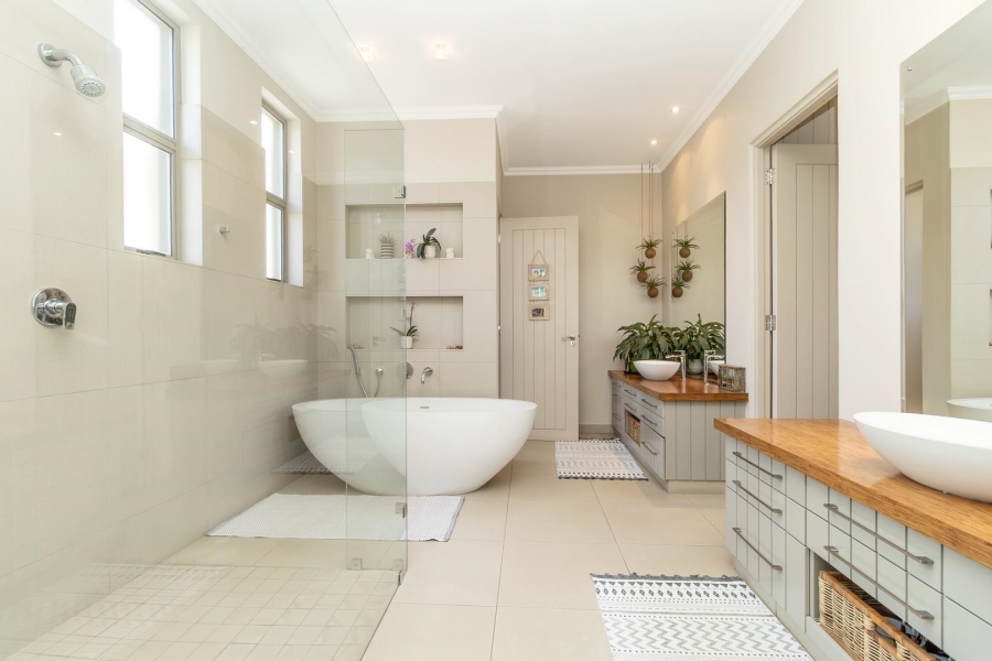 4 Bedroom Property for Sale in Waterfall Country Estate Gauteng