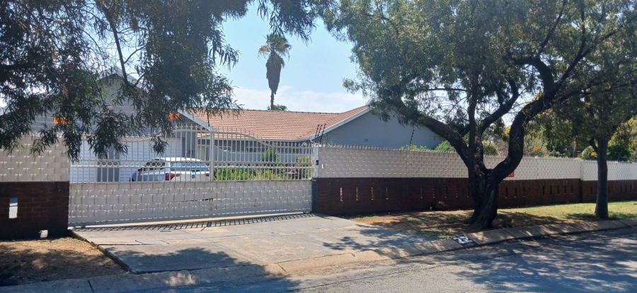 4 Bedroom Property for Sale in Brackenhurst Gauteng