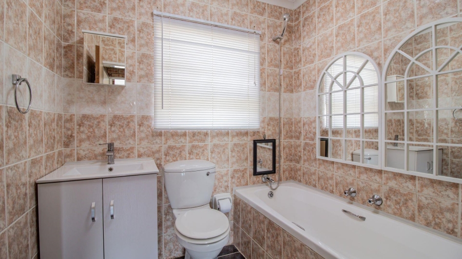 2 Bedroom Property for Sale in Rant En Dal Gauteng