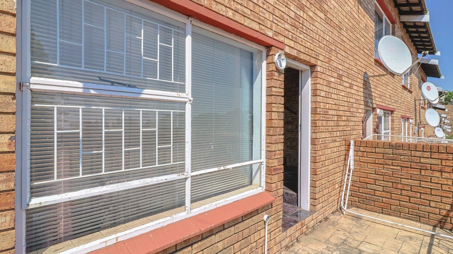 2 Bedroom Property for Sale in Rant En Dal Gauteng