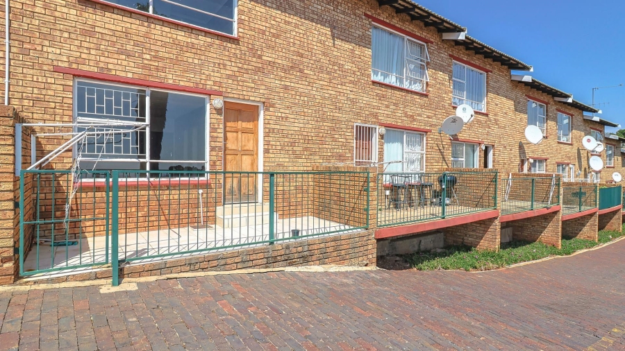 2 Bedroom Property for Sale in Rant En Dal Gauteng