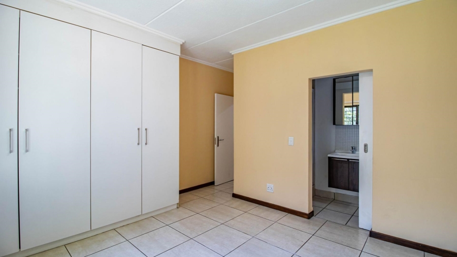 To Let 2 Bedroom Property for Rent in Fourways Gauteng