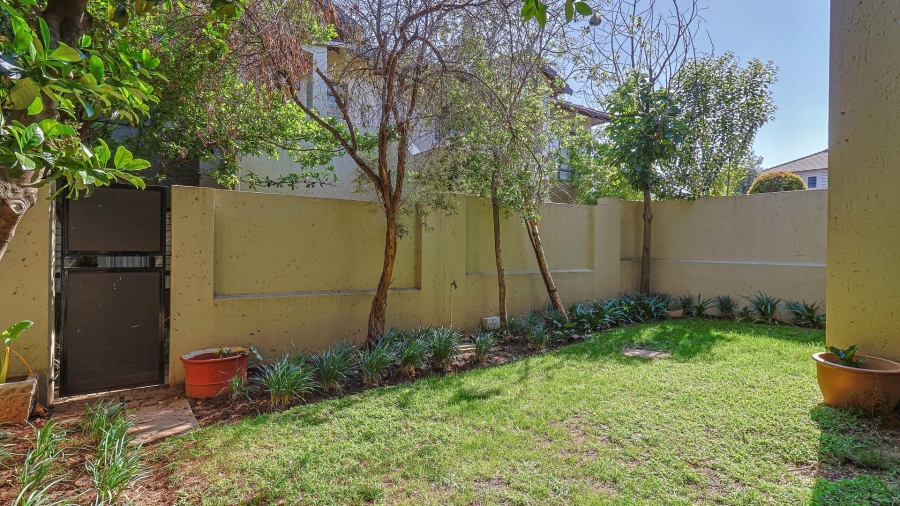 To Let 2 Bedroom Property for Rent in Fourways Gauteng