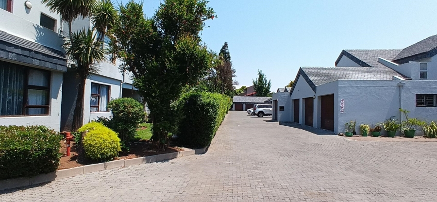 3 Bedroom Property for Sale in Lakefield Gauteng