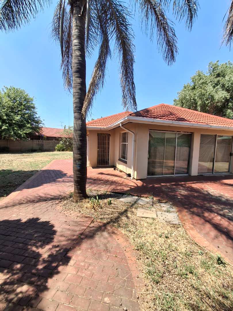 3 Bedroom Property for Sale in Wierdapark Gauteng