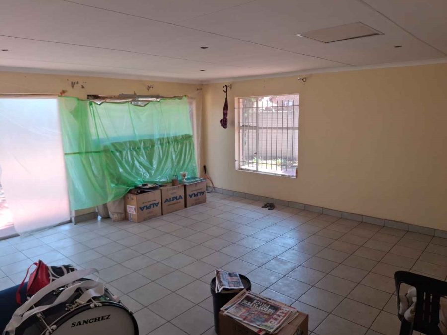 3 Bedroom Property for Sale in Wierdapark Gauteng
