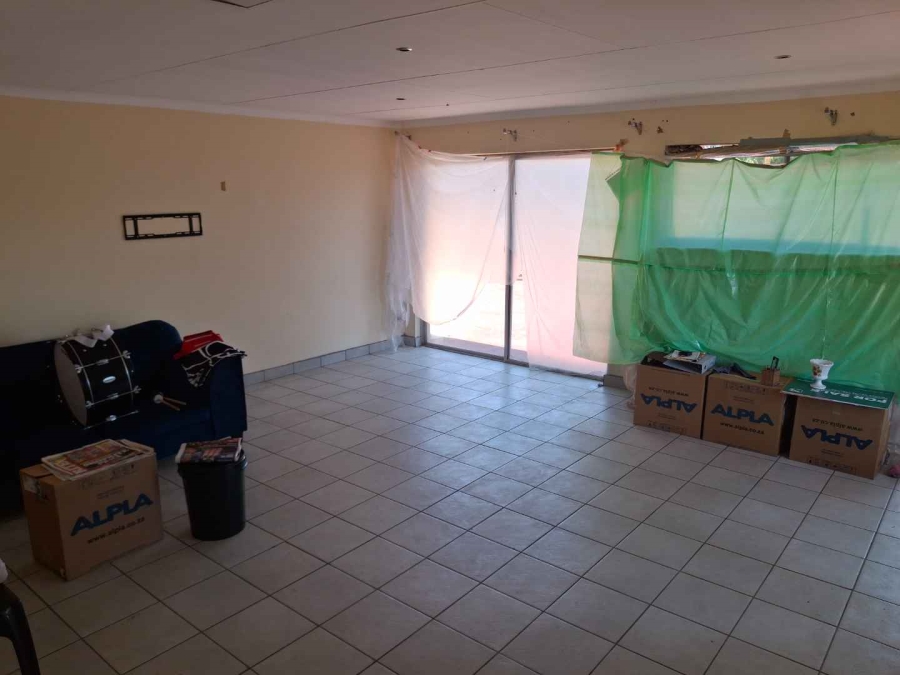 3 Bedroom Property for Sale in Wierdapark Gauteng