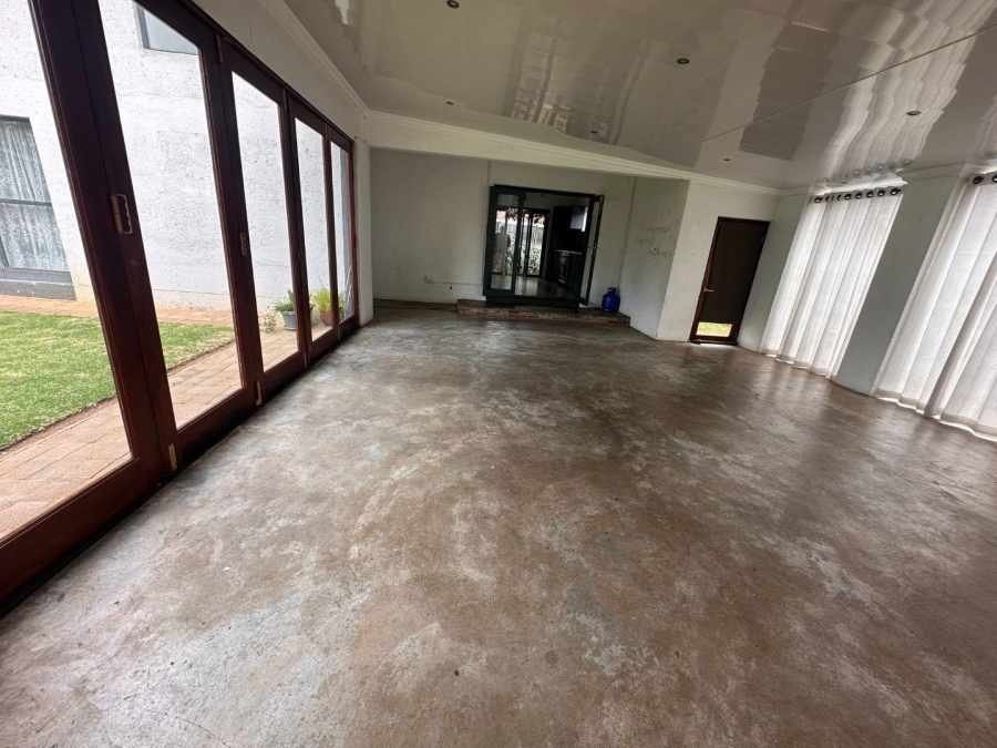To Let 5 Bedroom Property for Rent in Wilgeheuwel Gauteng