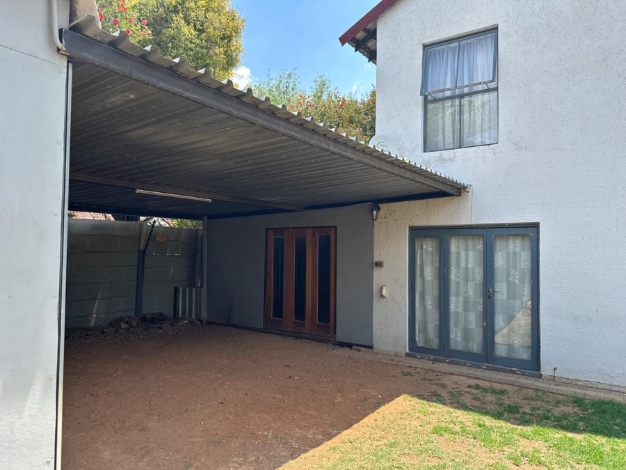 To Let 5 Bedroom Property for Rent in Wilgeheuwel Gauteng