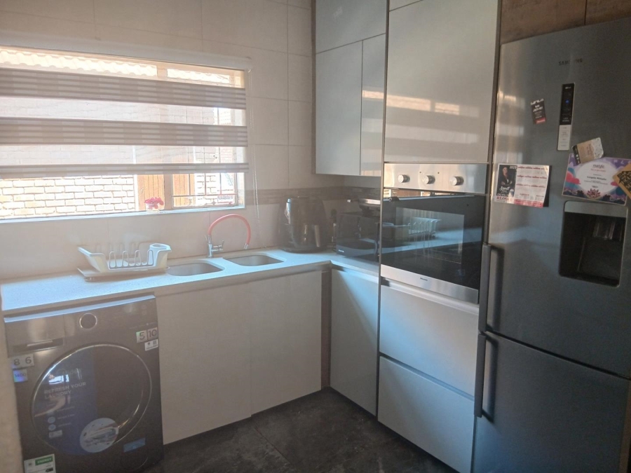 2 Bedroom Property for Sale in Edleen Gauteng