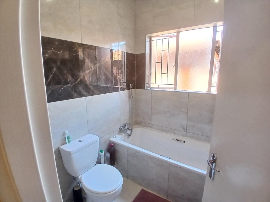2 Bedroom Property for Sale in Edleen Gauteng