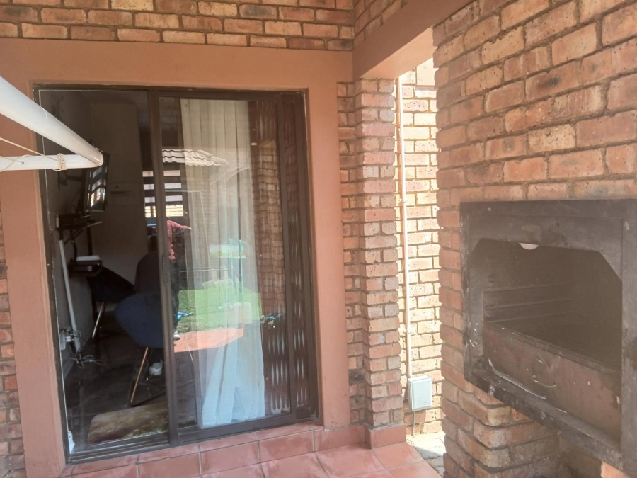 2 Bedroom Property for Sale in Edleen Gauteng