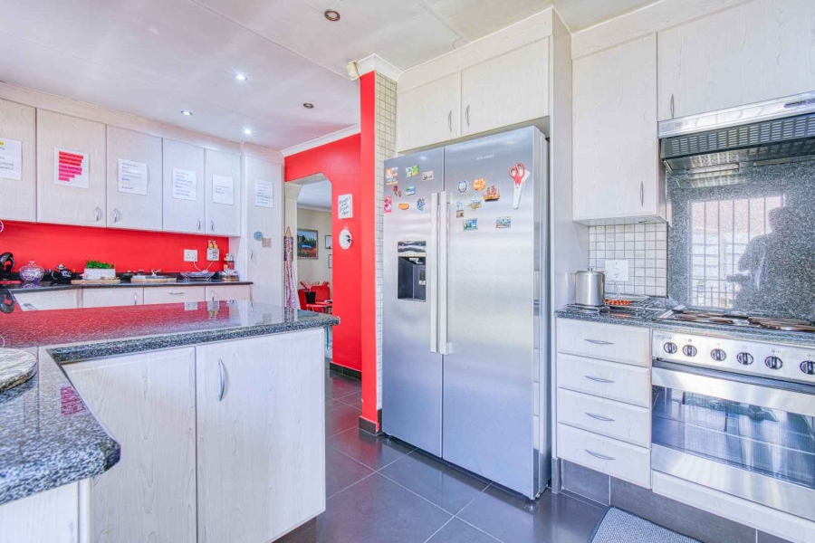 6 Bedroom Property for Sale in Elandspark Gauteng