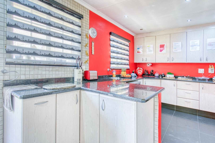 6 Bedroom Property for Sale in Elandspark Gauteng