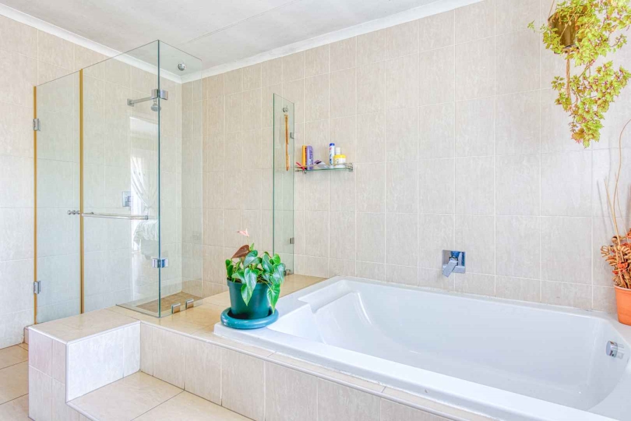 6 Bedroom Property for Sale in Elandspark Gauteng