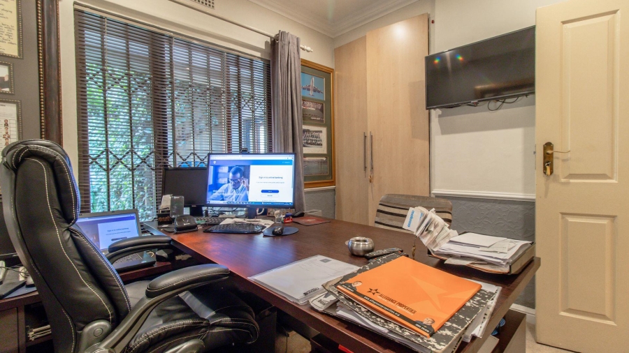5 Bedroom Property for Sale in Glenvista Gauteng