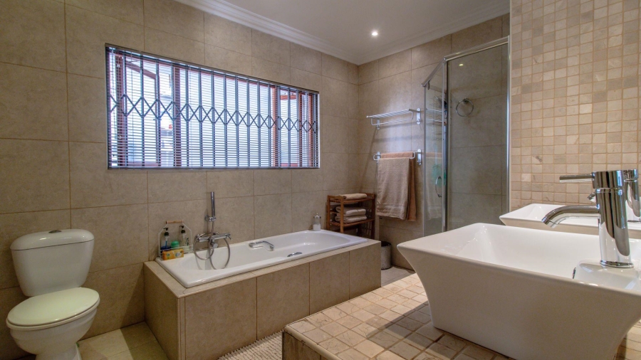 5 Bedroom Property for Sale in Glenvista Gauteng