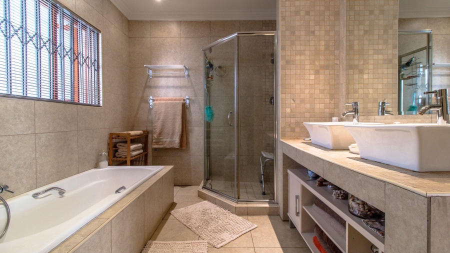 5 Bedroom Property for Sale in Glenvista Gauteng
