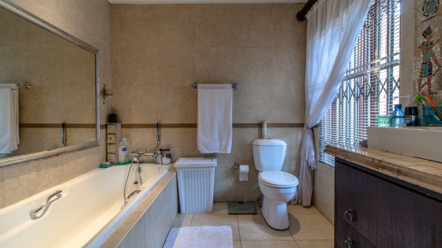 5 Bedroom Property for Sale in Glenvista Gauteng