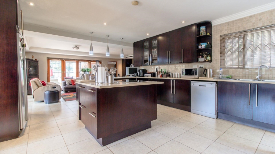 5 Bedroom Property for Sale in Glenvista Gauteng