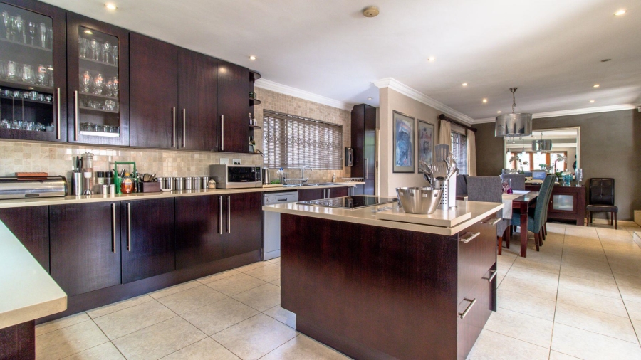 5 Bedroom Property for Sale in Glenvista Gauteng