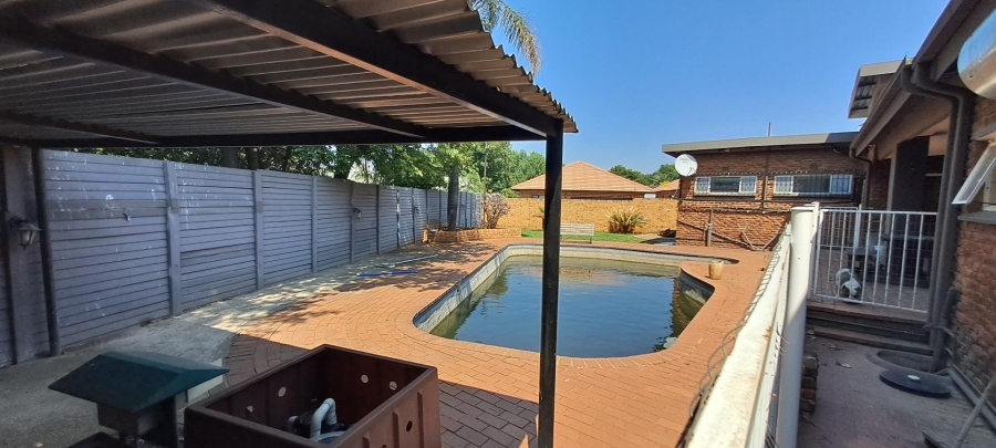 3 Bedroom Property for Sale in Brackenhurst Gauteng